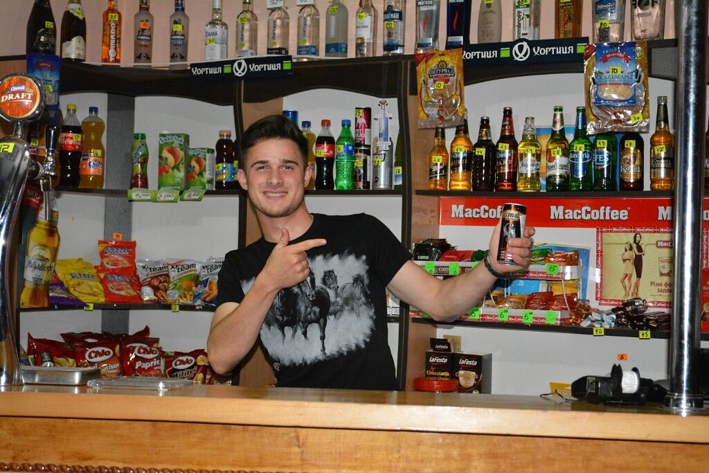  ,   BARGANCIK, 32 ,   