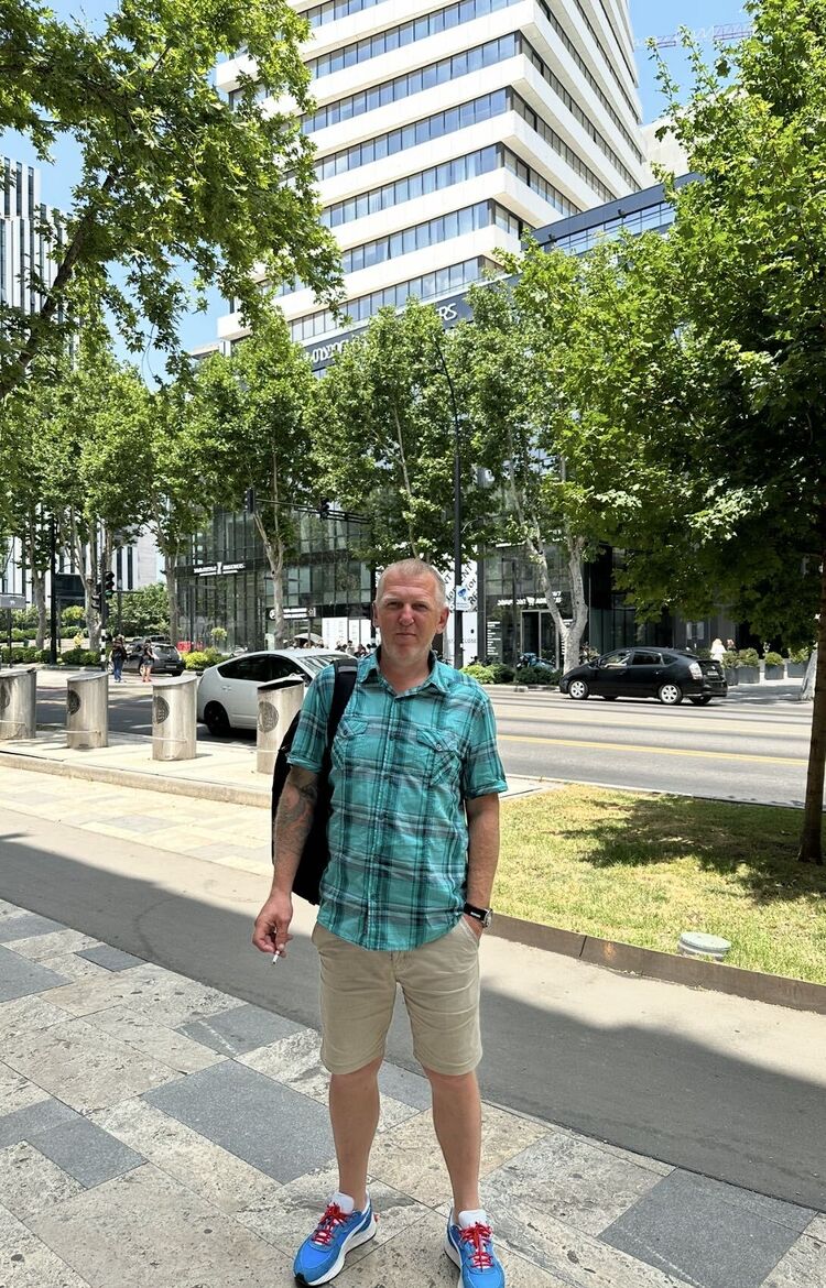  54039233  Andrei, 52 ,    