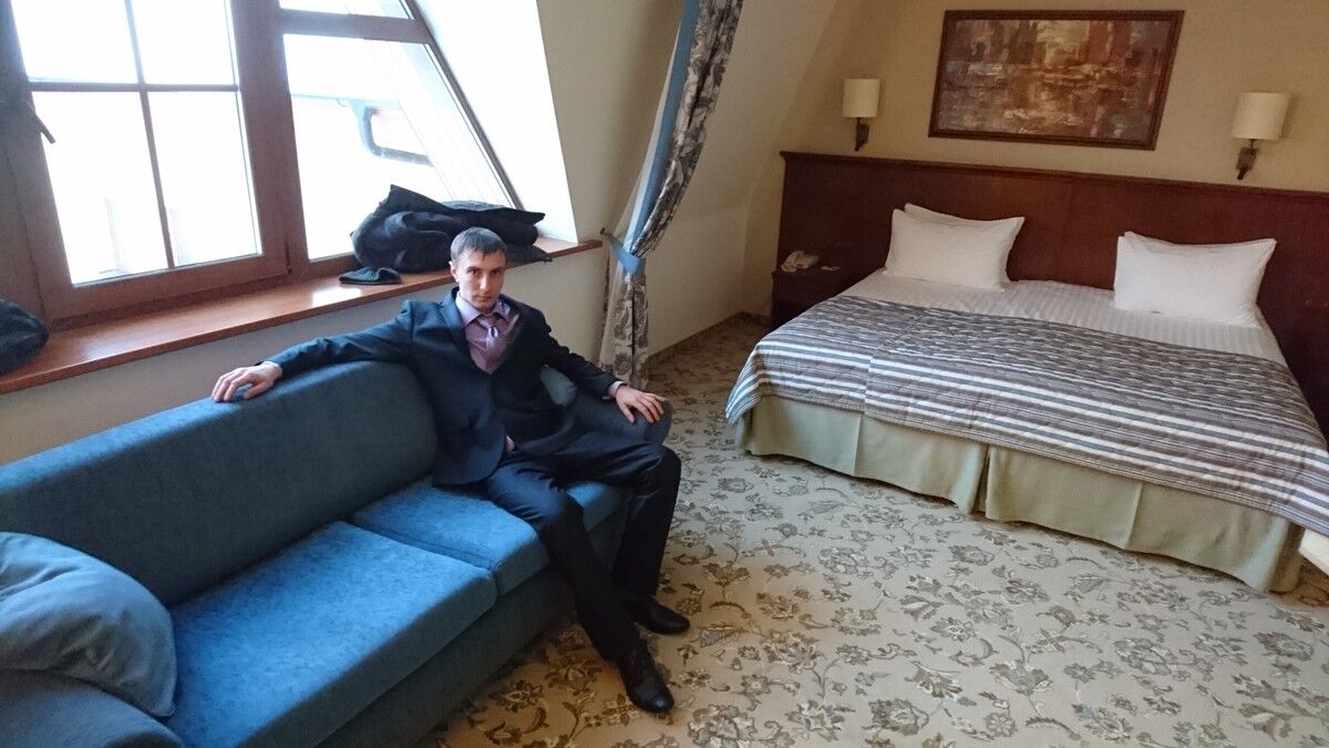  8972233  Andrey, 37 ,    