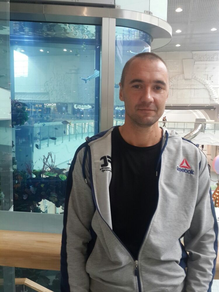  19704153  Stanislav, 42 ,    