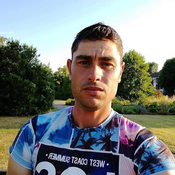  40493663  Claudiu, 36 ,    