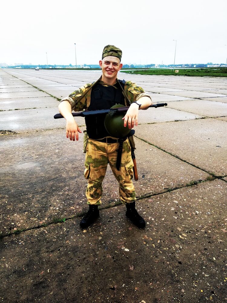  28770443  Denis, 25 ,    