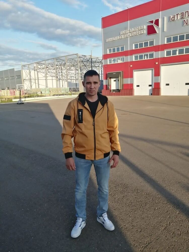  30040303  Oleg, 32 ,    