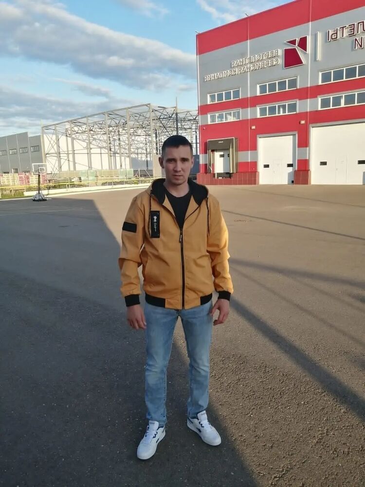  30040303  Oleg, 31 ,    