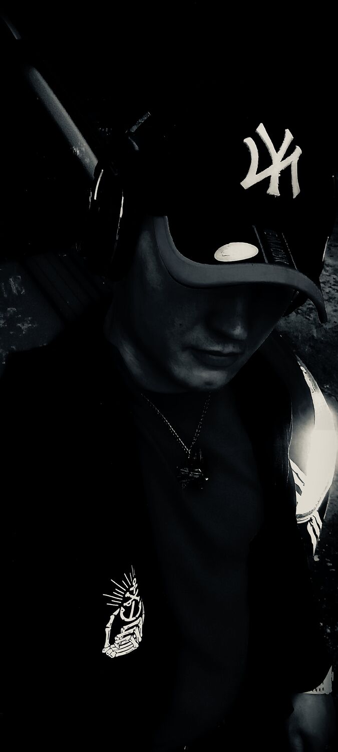  43825573  Alexander, 27 ,    