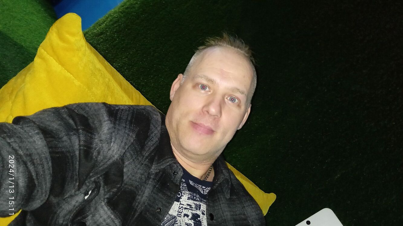  41096633  Evgenits, 44 ,    
