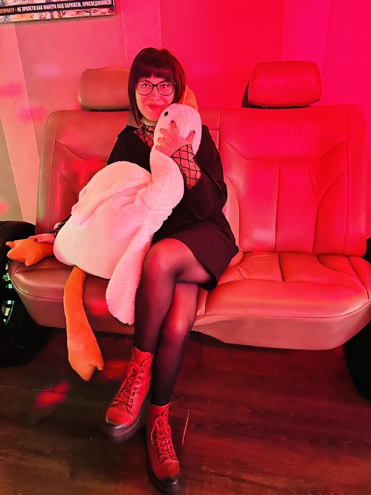  ,   Julia, 33 ,   