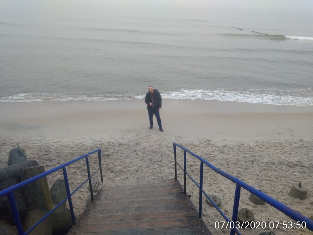  20956033  Yevhen, 48 ,    