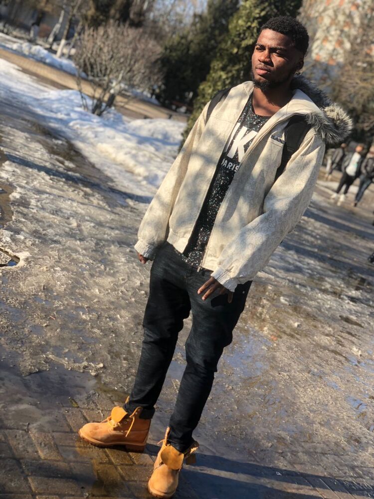  37174563  Yuri, 28 ,    