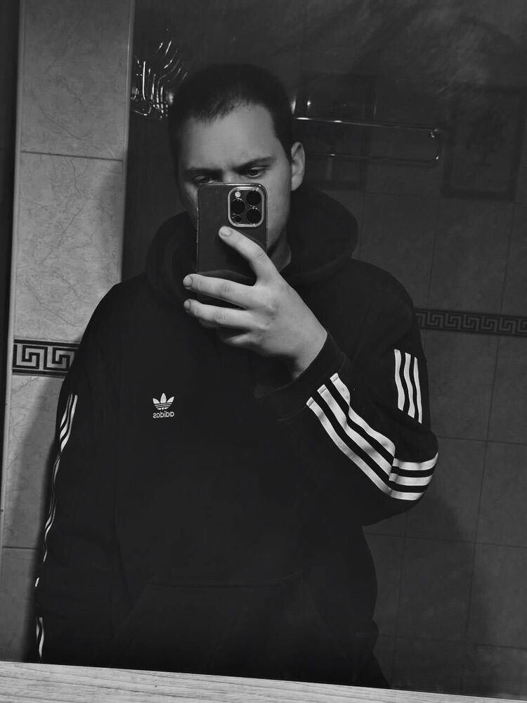  42199983  Pavel, 23 ,    