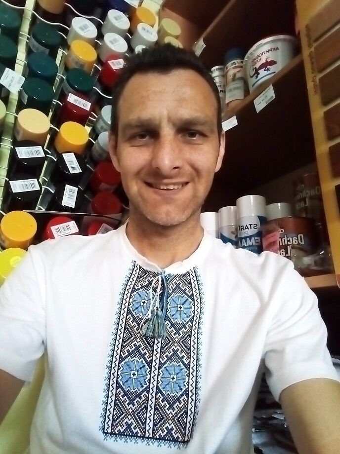  17200733  Andrij, 41 ,    