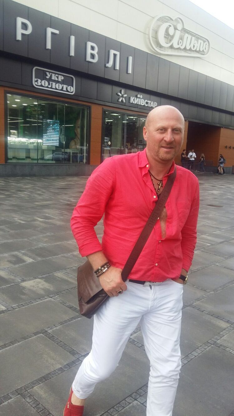  23208533  Karleone, 44 ,    