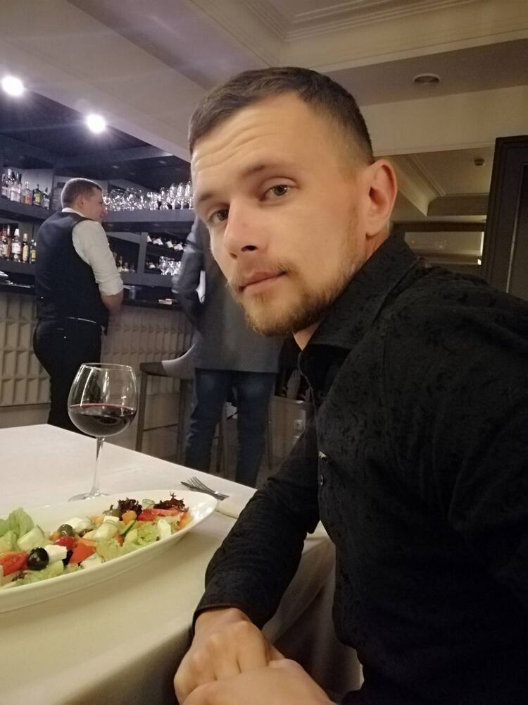  ,   Alex, 37 ,  