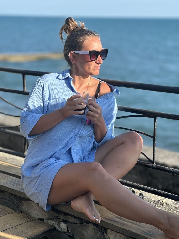  ,   Anastasia, 37 ,   ,   , c 