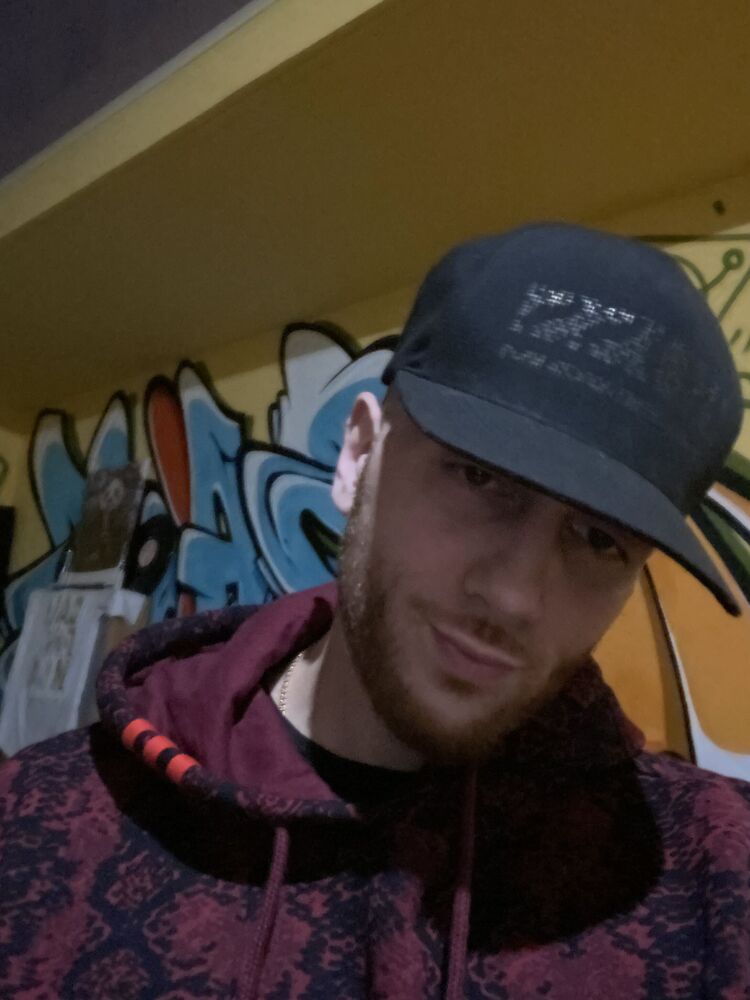  ,   Dani, 26 ,   