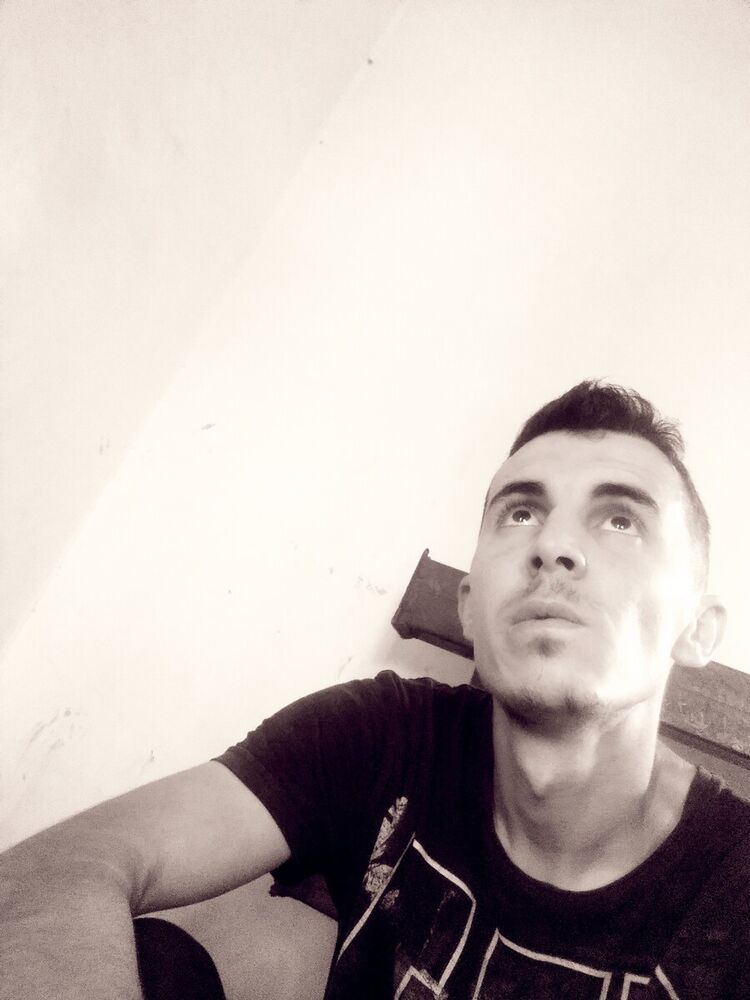  20528713  ZoHa, 32 ,    