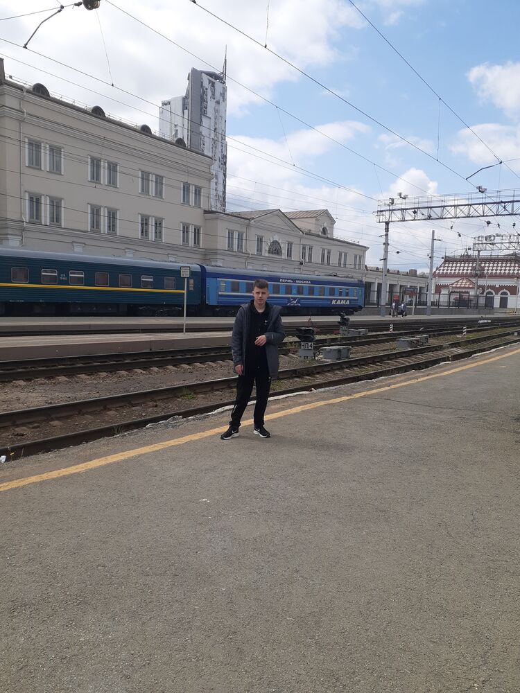  45914193  Vladislav, 19 ,    