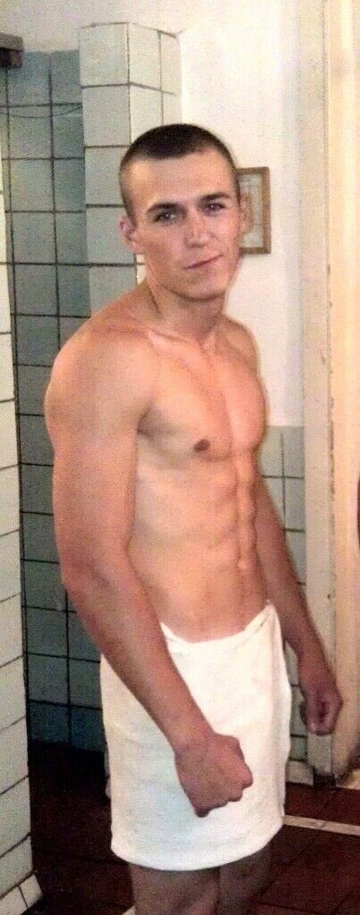  9080883  Mikhaels, 31 ,    