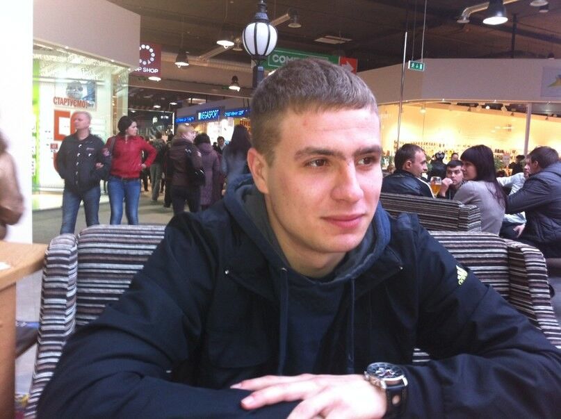  5583363  Viktor, 32 ,    