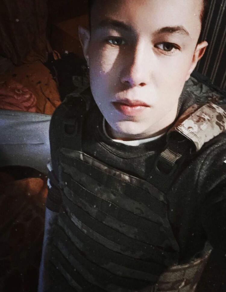  46988833  , 21 ,    