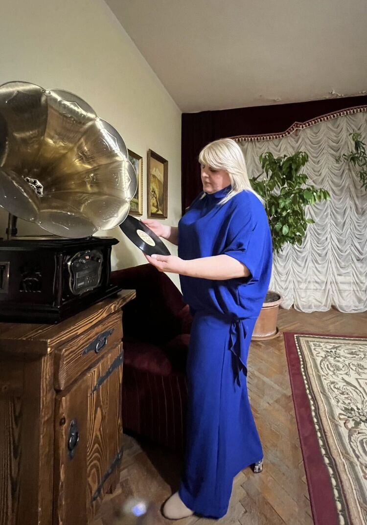  43462583  Irina, 50 ,    