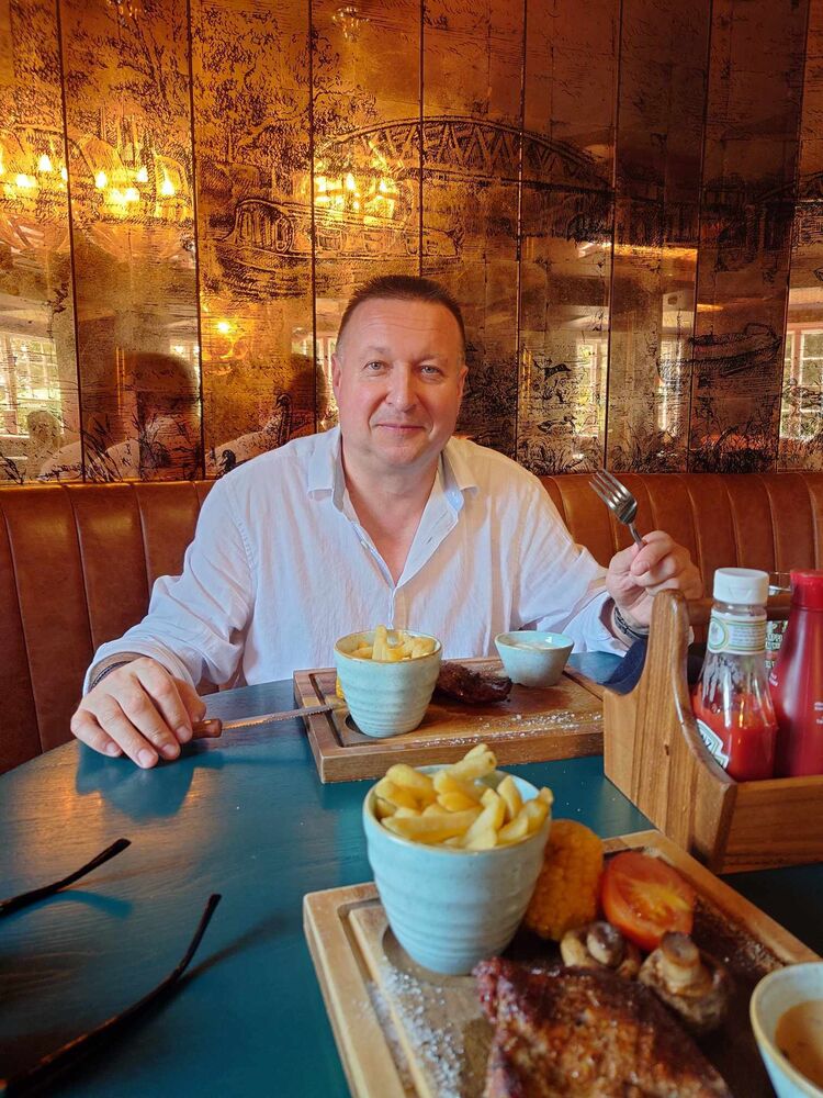  40188863  Saulius, 51 ,    Abbots Langley