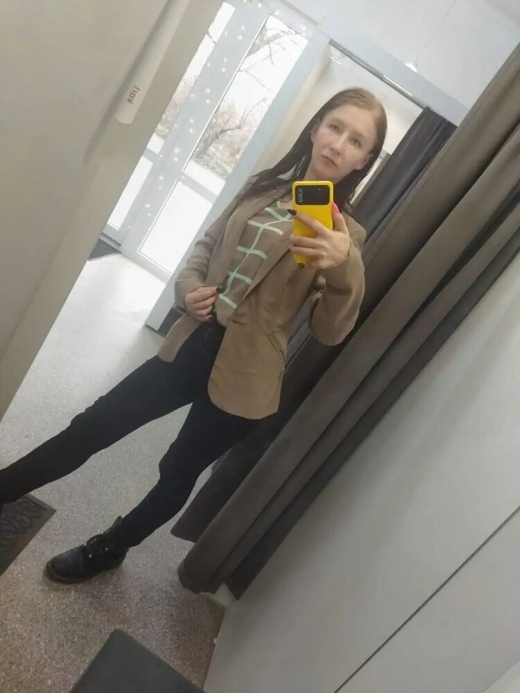  47302533  Ekaterina, 24 ,    