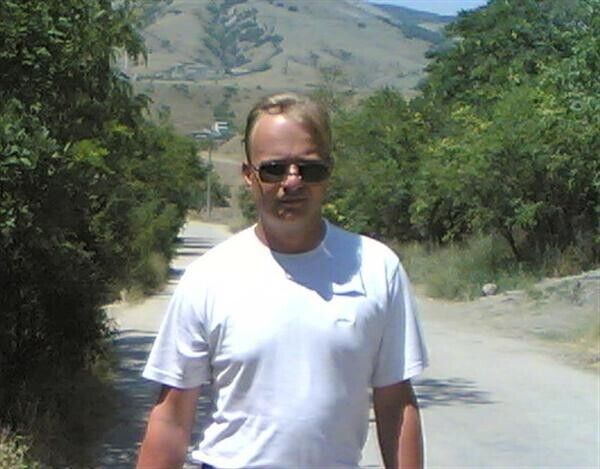  52720323  Alexander, 47 ,    