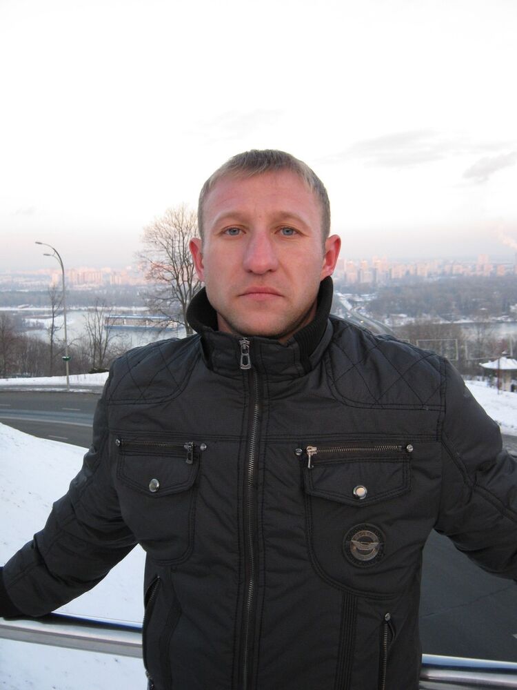  ,   Alex, 44 ,  