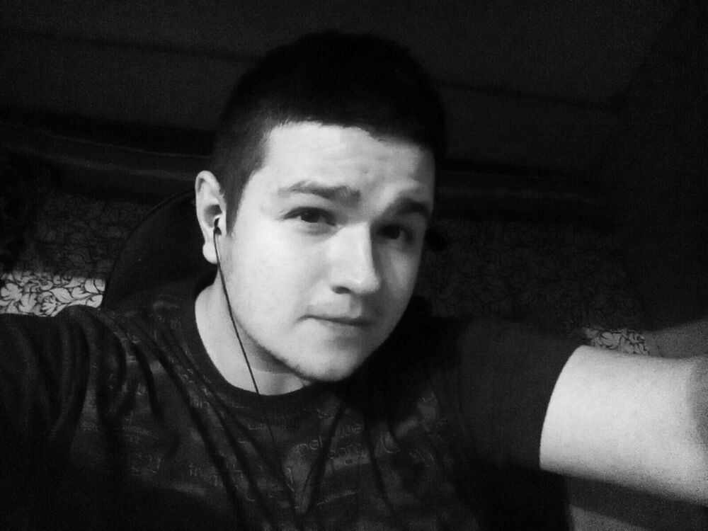  10395163  Andrew, 30 ,    