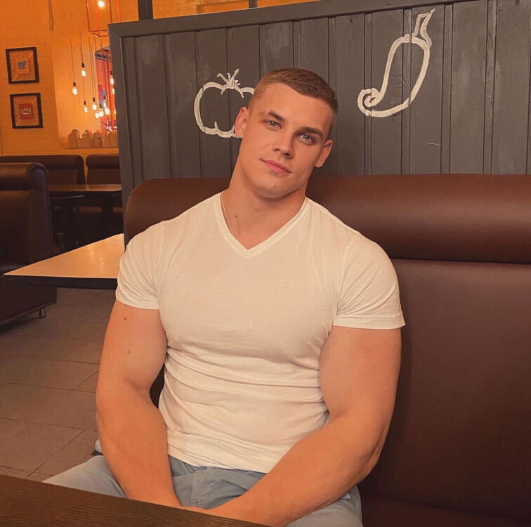  44373943  Pavel, 26 ,    