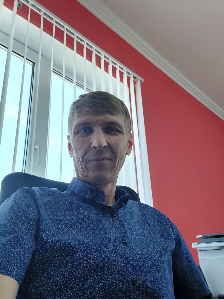  54226103  Roman, 49 ,    