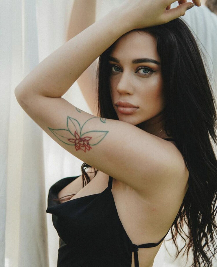  21201123  Irina, 29 ,    