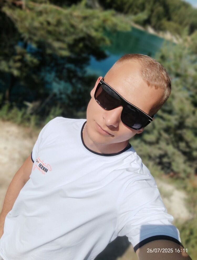  52801073  , 24 ,    