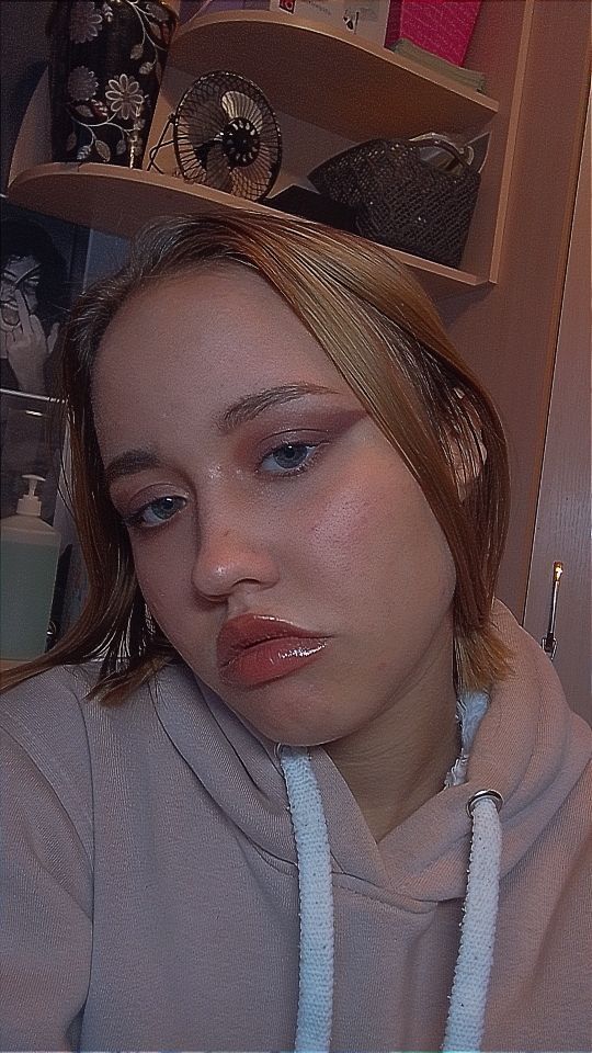  --,   Sofya, 19 ,   ,   , c , 