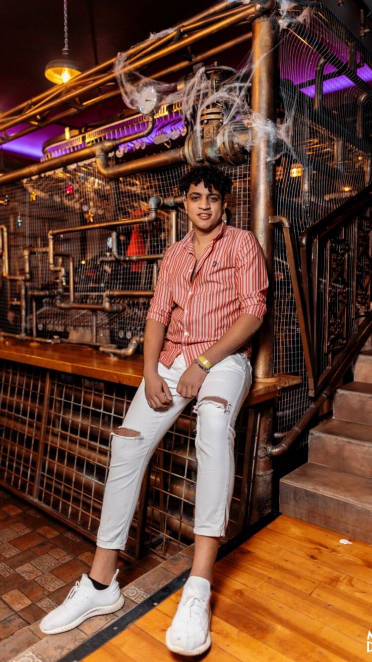   ,   Esmail, 25 ,   ,   