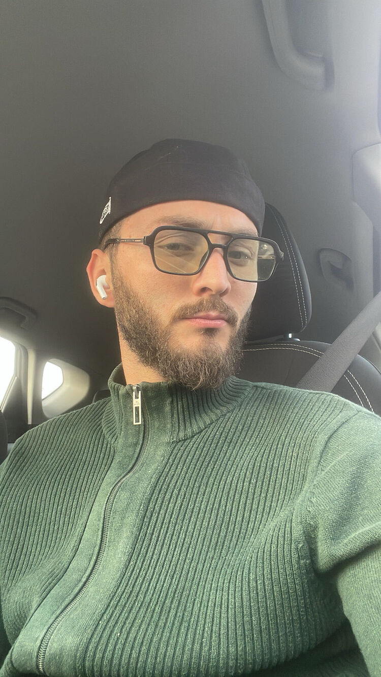  ,   David, 28 ,   ,   
