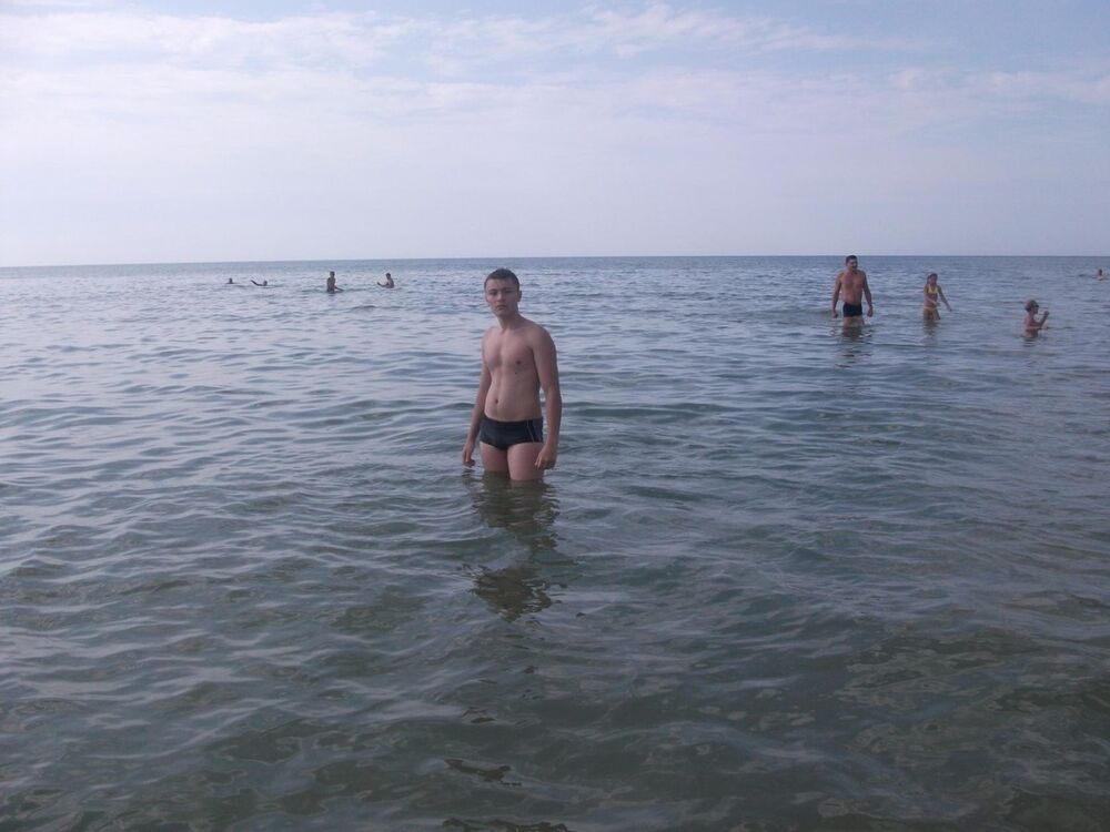 ,   Andrei, 32 ,  