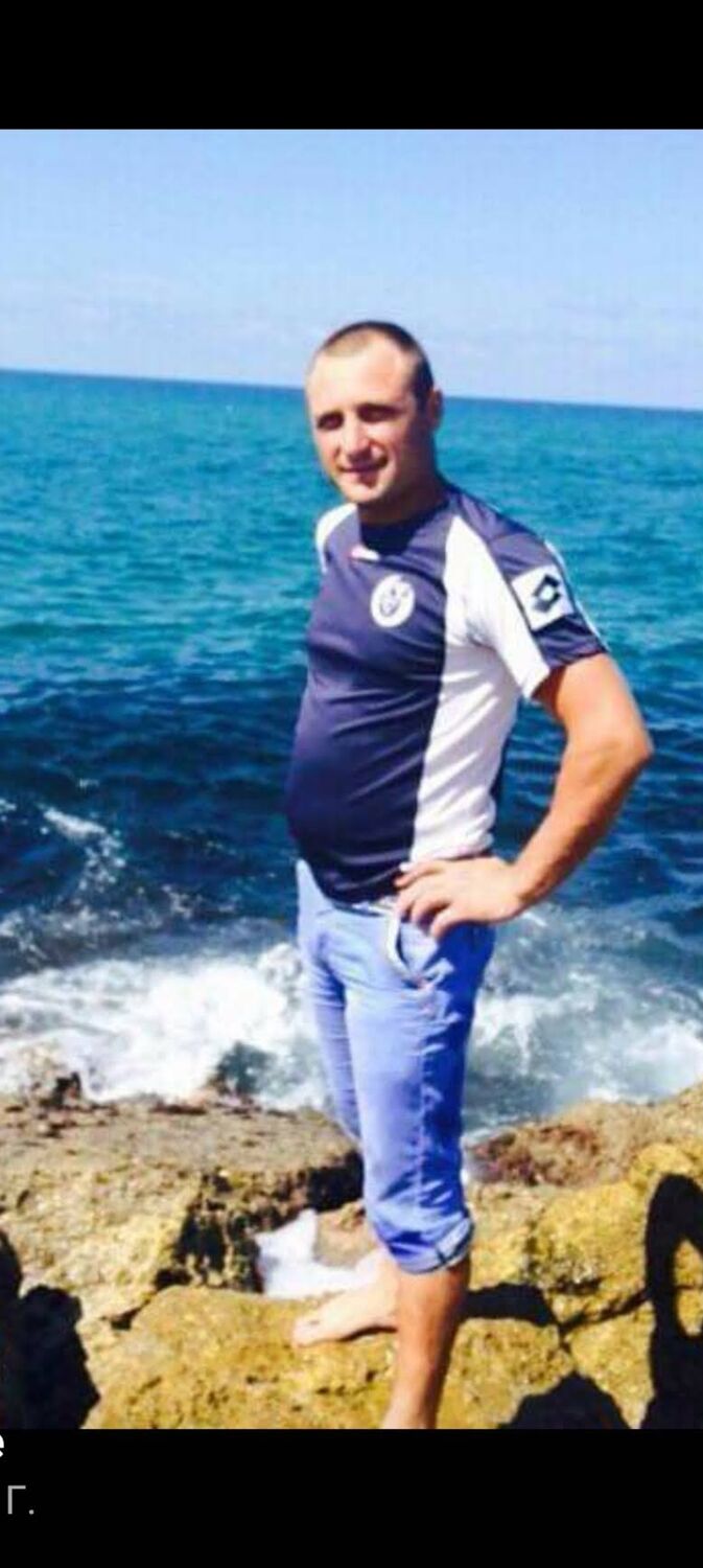  40996233  Ivan, 40 ,    King George