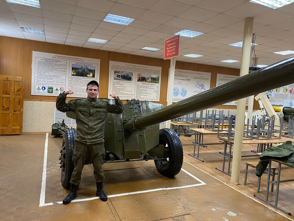  31275933  Aleksey, 27 ,    