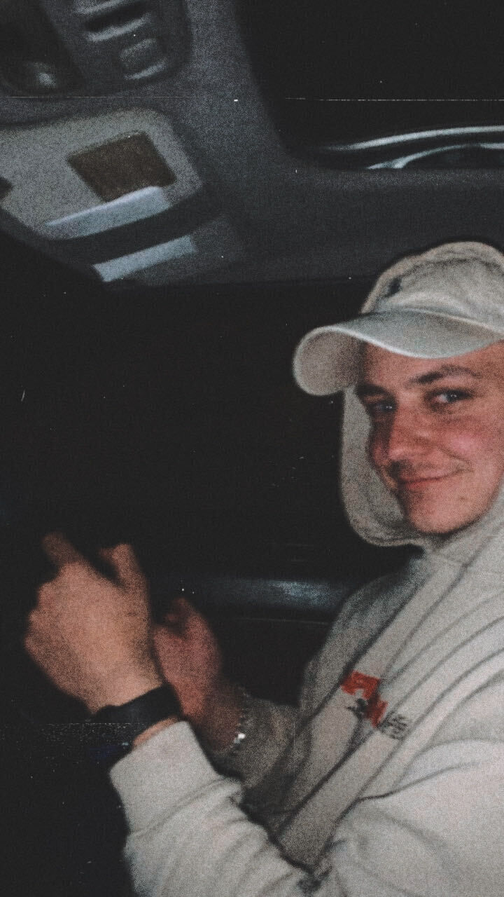  30282403  Vladislav, 23 ,    