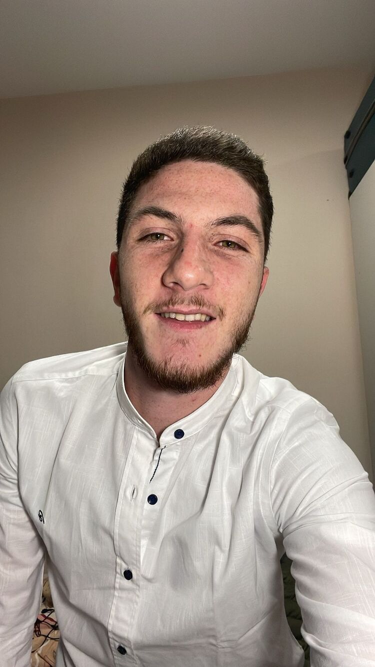  27610253  Fouad, 25 ,    