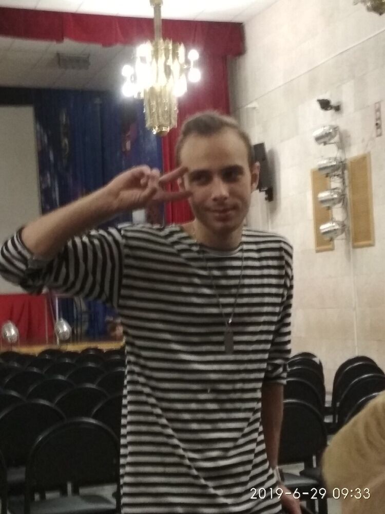  34440413  Artur, 28 ,    