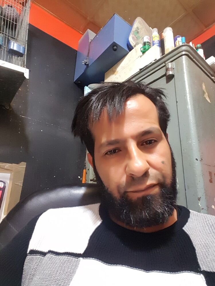  17960753  Kader, 47 ,    