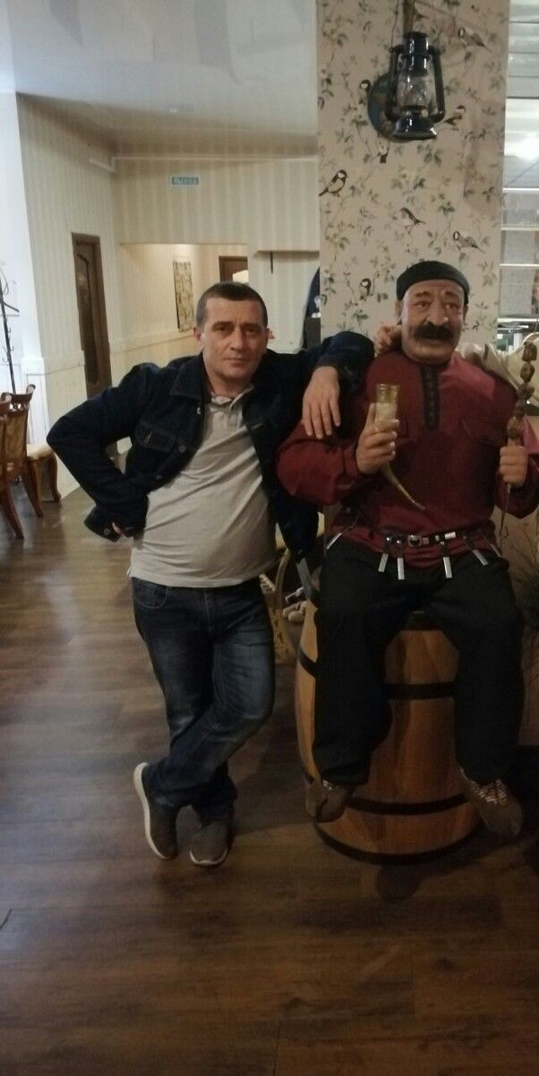  -,   Zurab, 49 ,  