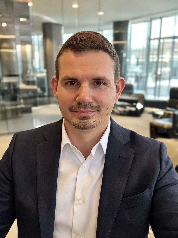  54644373  , 37 ,    -