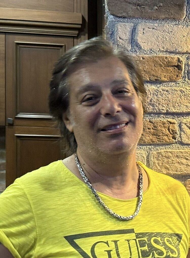  54093653  Ajlan, 49 ,    