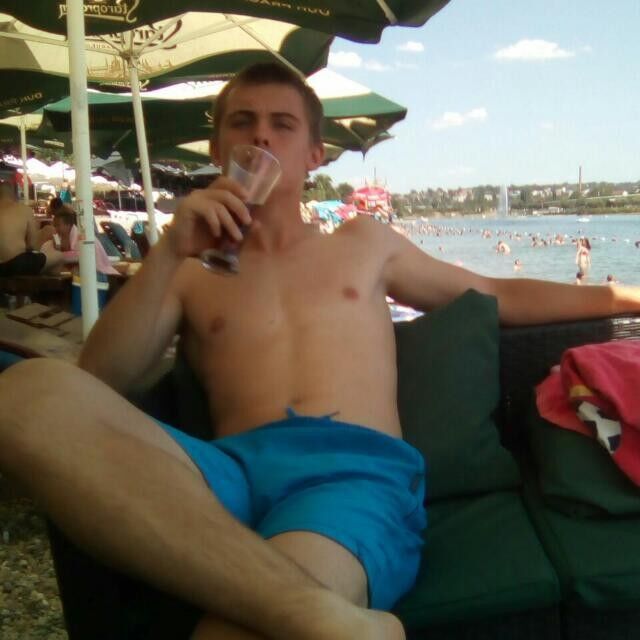  10006423  Aleksandar, 26 ,    