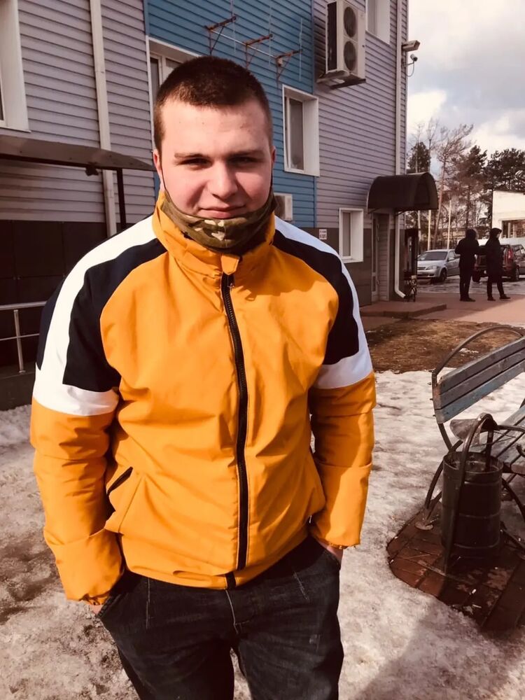  34608023  Alexander, 28 ,    