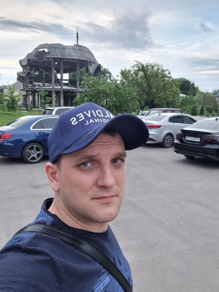  ,   Vladimir, 33 ,   ,   